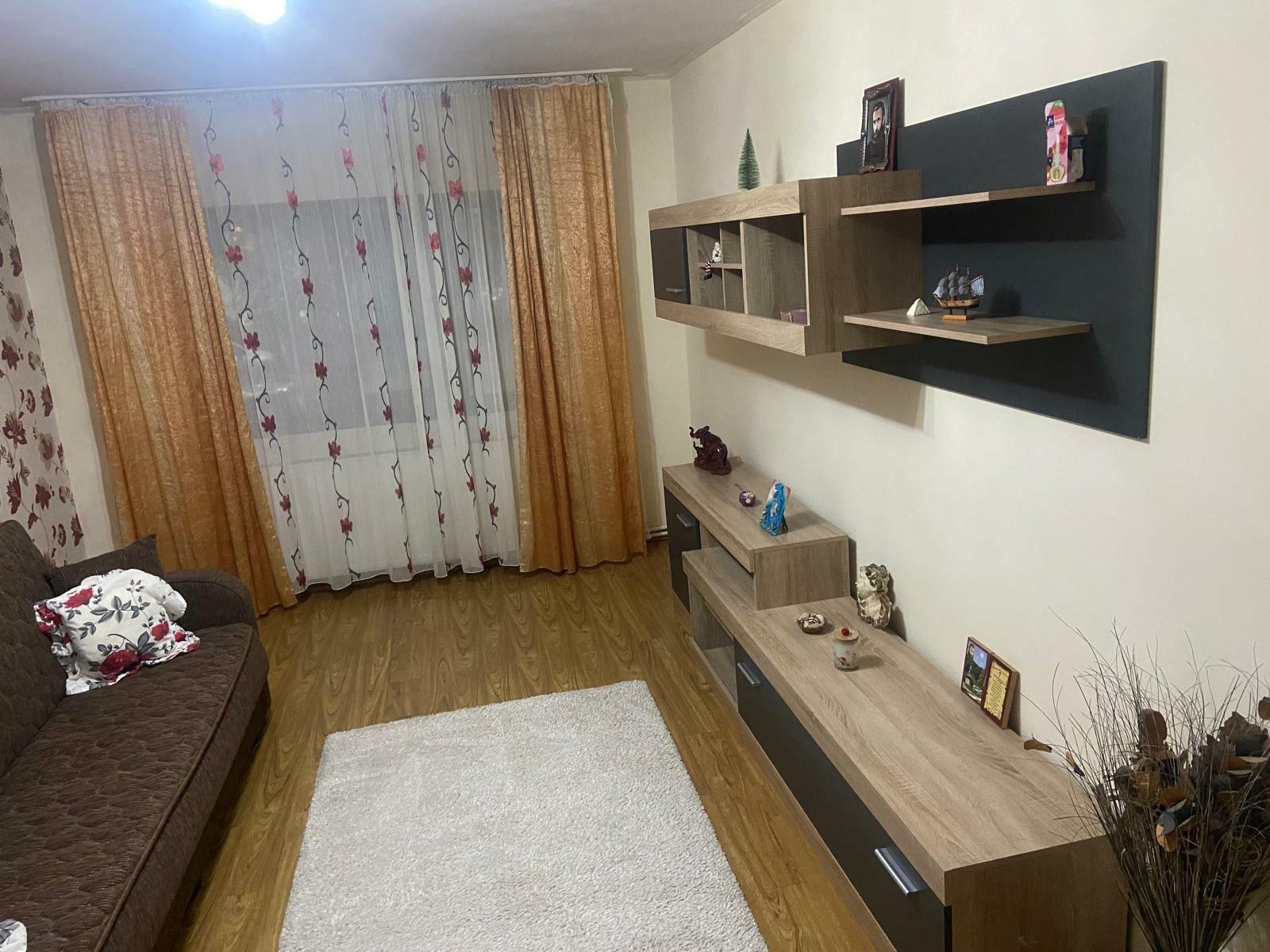 Apartament decomandat cu 3camere Târgu Jiu
