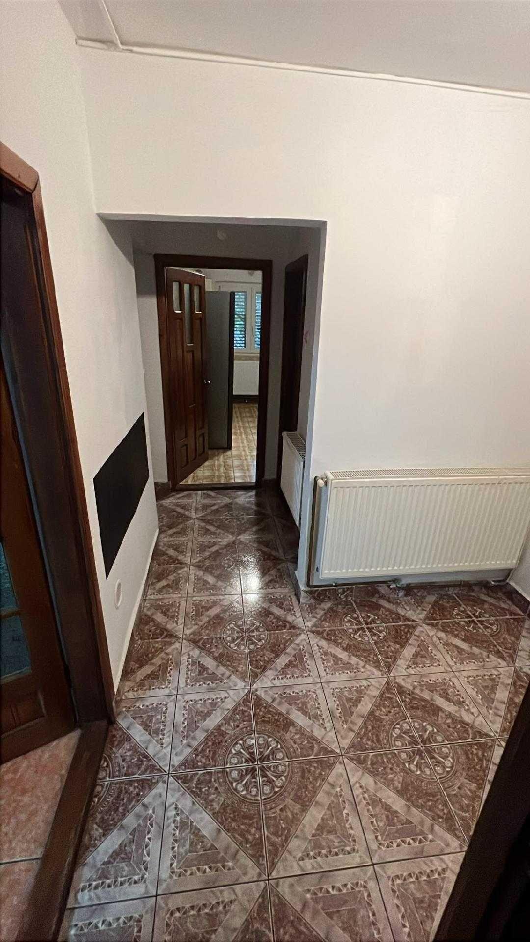 Vand apartament 4 camere
