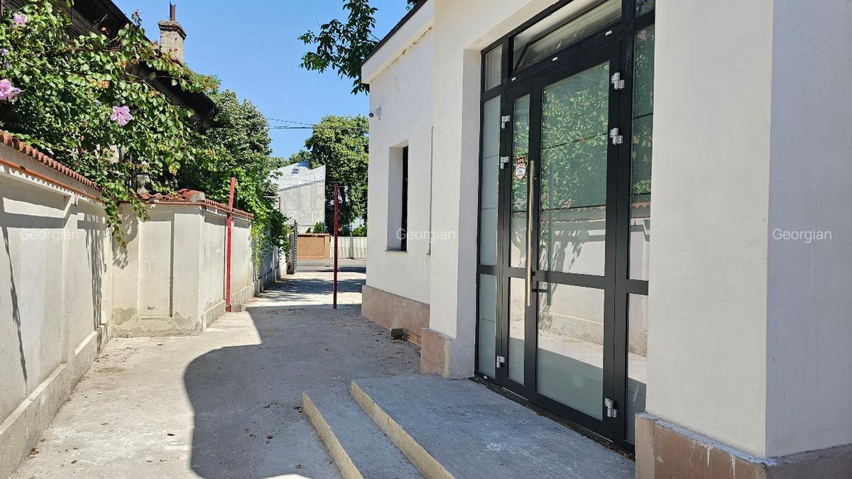 Proprietar , închiriez Spațiu de Birouri , Unirii -Budapesta, stradal , parcare