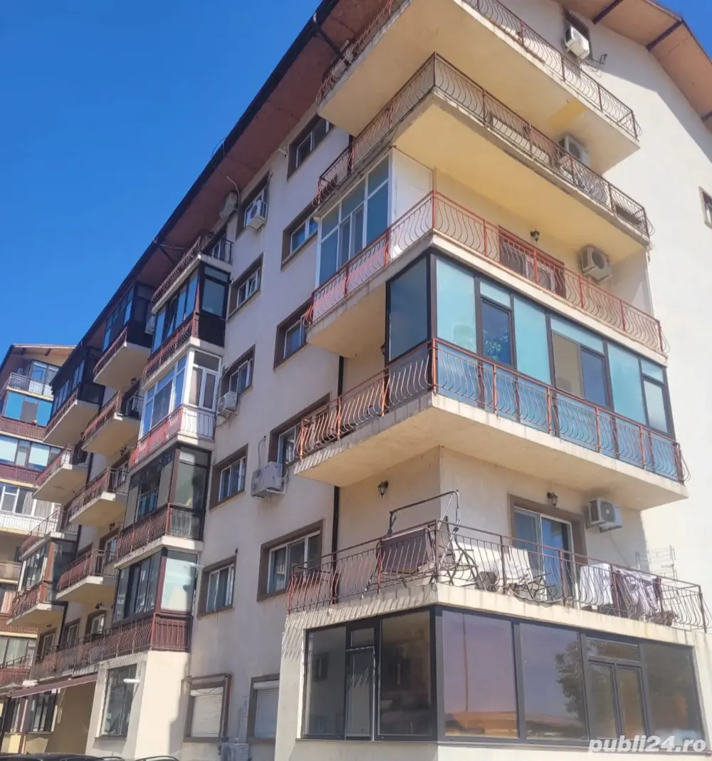 Vand apartament cu 3 camere si loc parcare subteran