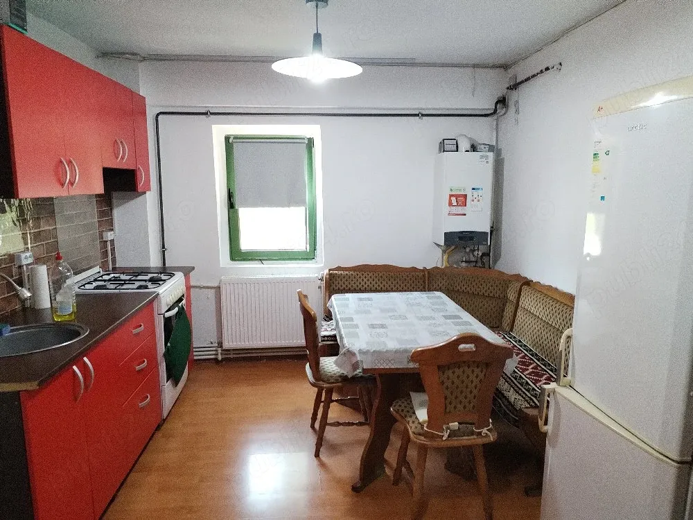Închiriez apartament 2 camere parter str Doljului