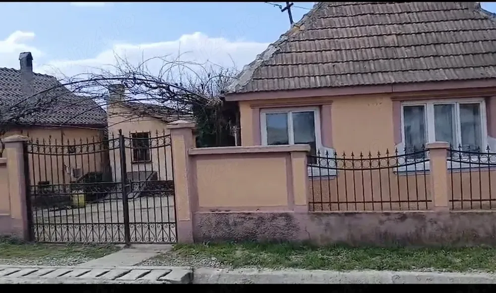 Casă de vânzare în centrul comunei Tileagd la doar 24 km de Oradea