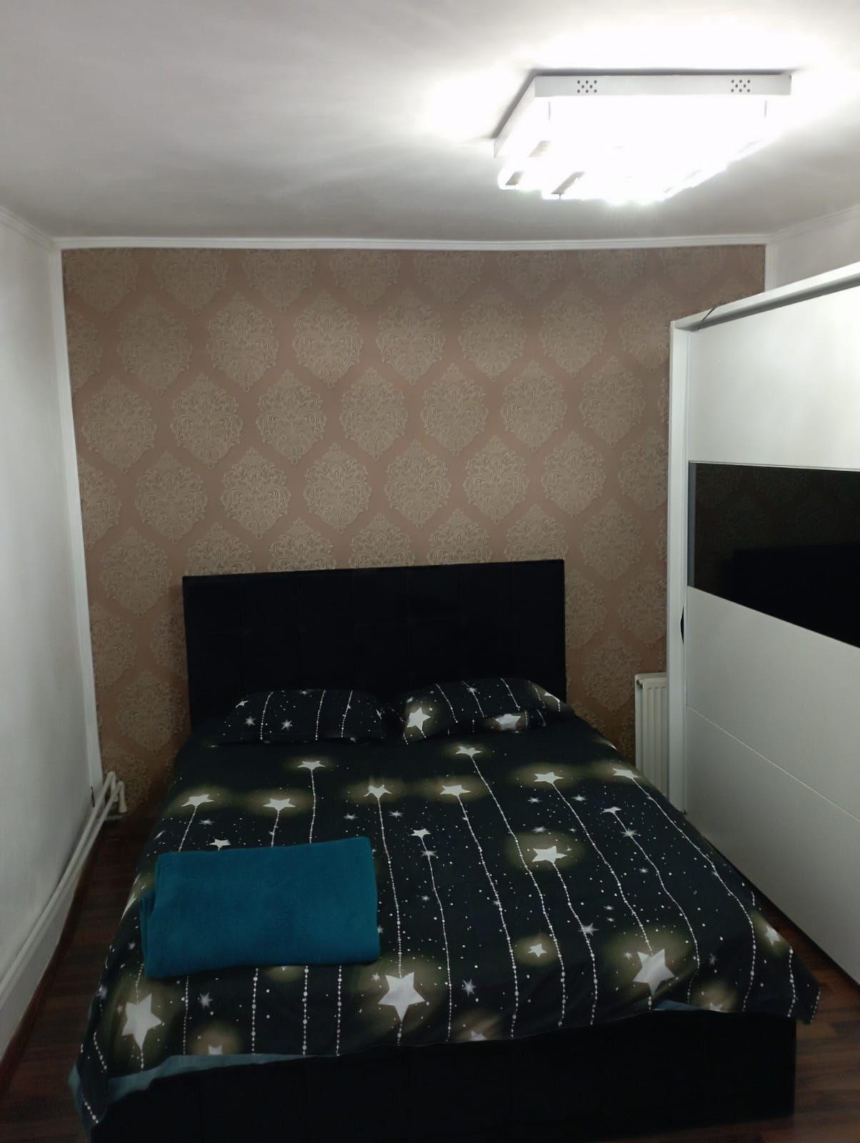 Închiriez  garsoniere si camere la curte