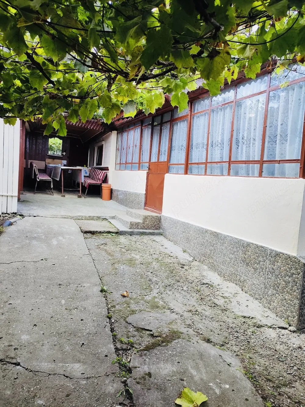 Casă de vânzare   Comuna Tătărăști, sat Tătărăști, județul Bacău  Se vinde casă situată la strada