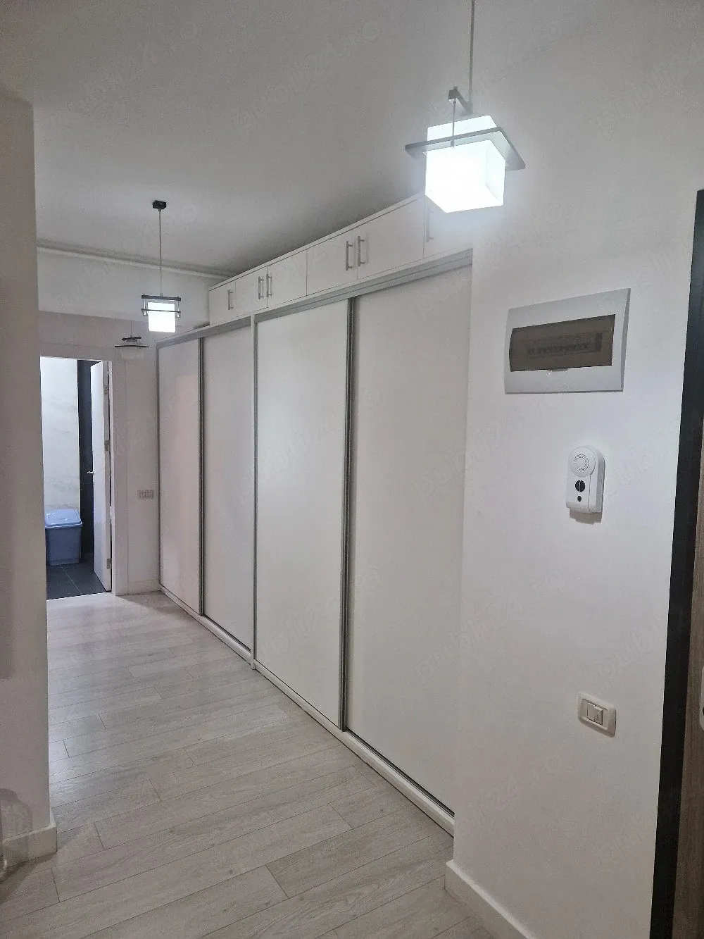 inchiriez apartament 2 camere decomandat