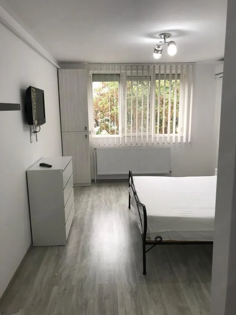 Vand garsoniera tiglina 1 bloc A6 etaj 1 renovata recent, dotată și utilată complet - imagine 1