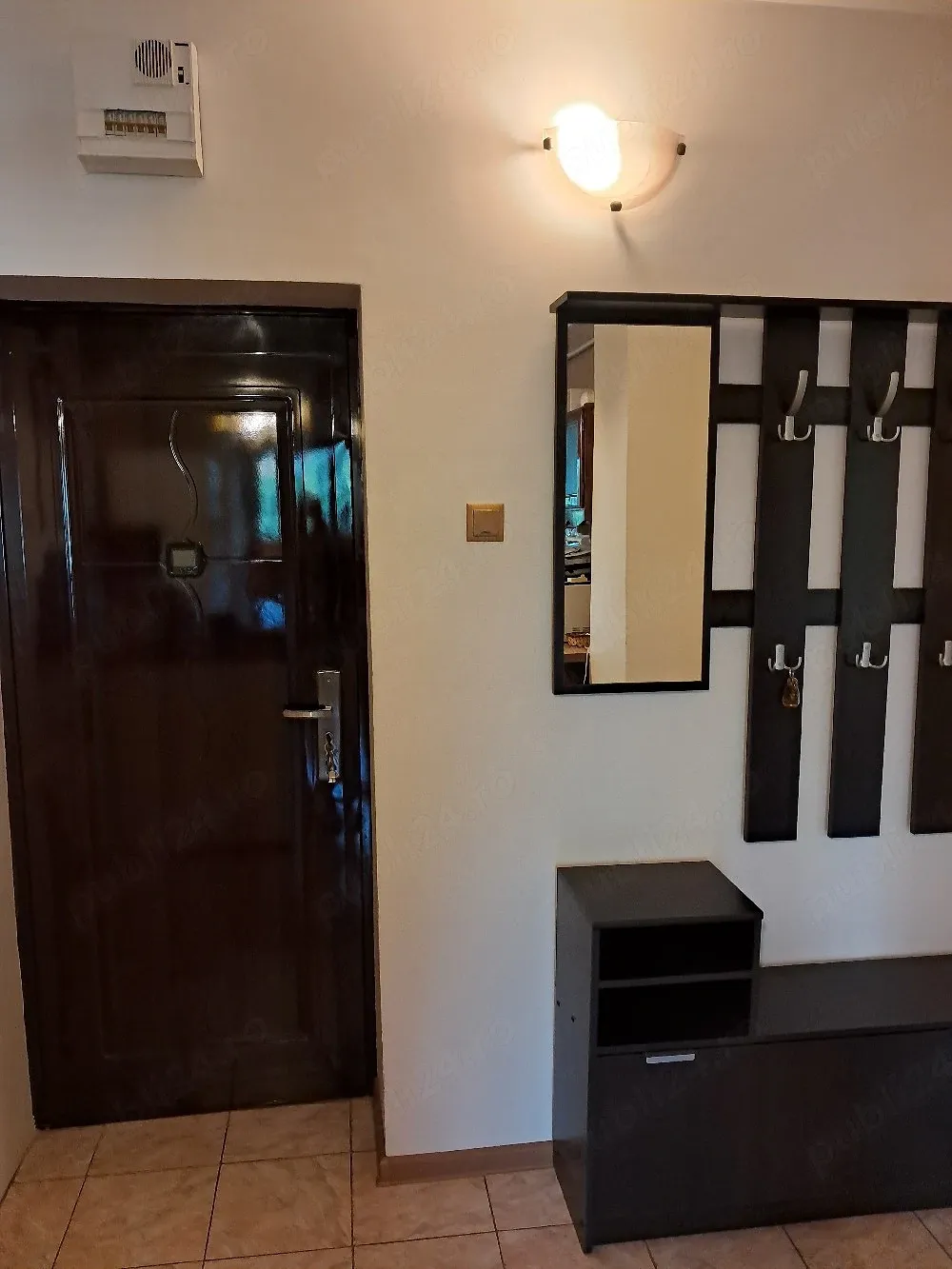 vând urgent apartament cu 2 camere - imagine 1