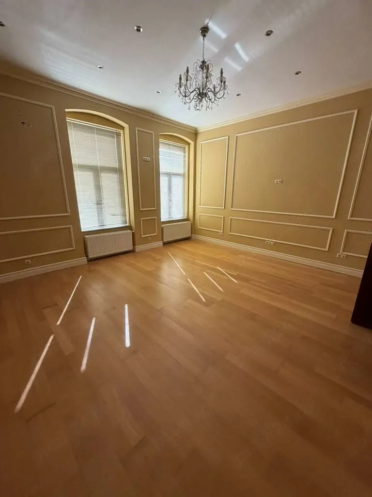 Vand Apartament cu 3 camere in cladire istorica, recent renovat, 119mp, tavan 3.8m - imagine 1