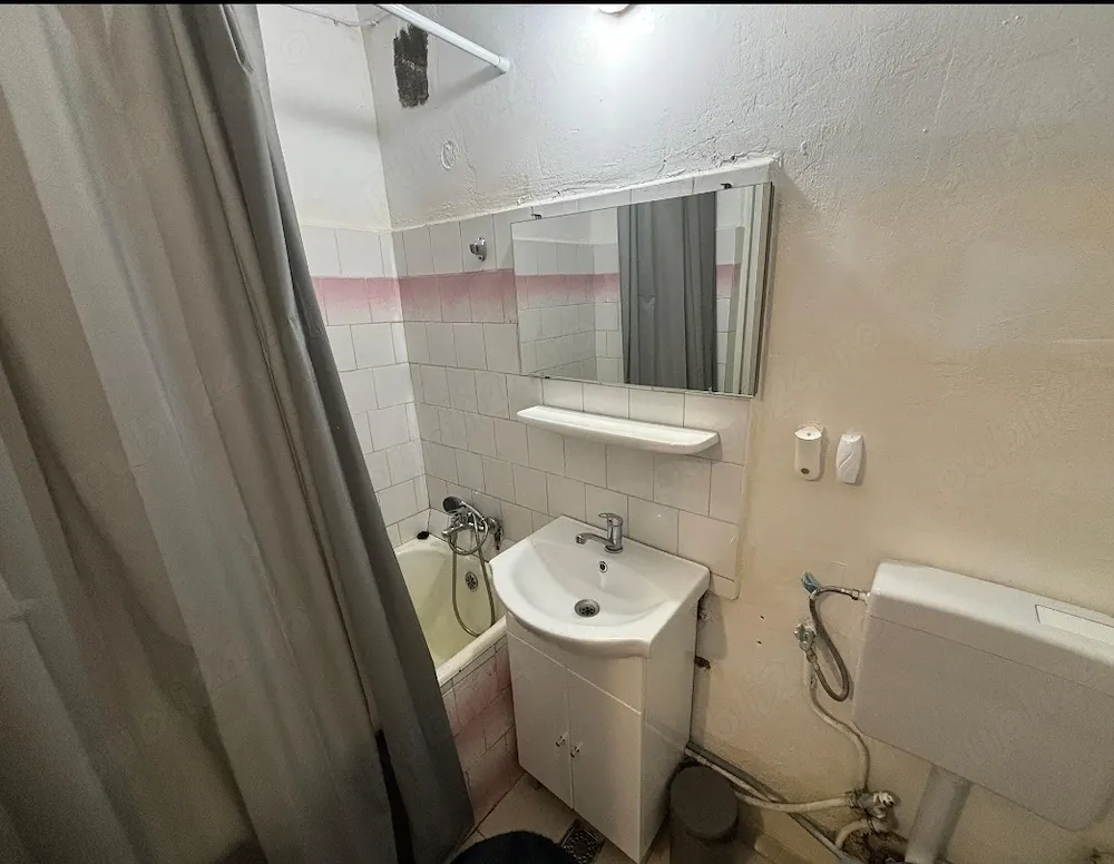 Închiriez garsoniera