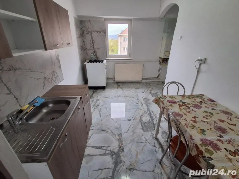 Inchiriez apartament ultracentral 2 camere, zona Garii