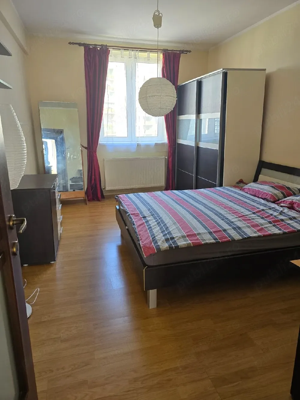 Inchiriez apartament 2 camere decomandat ultracentral-facultatea de drept-centrul Nato.Pret 400 euro