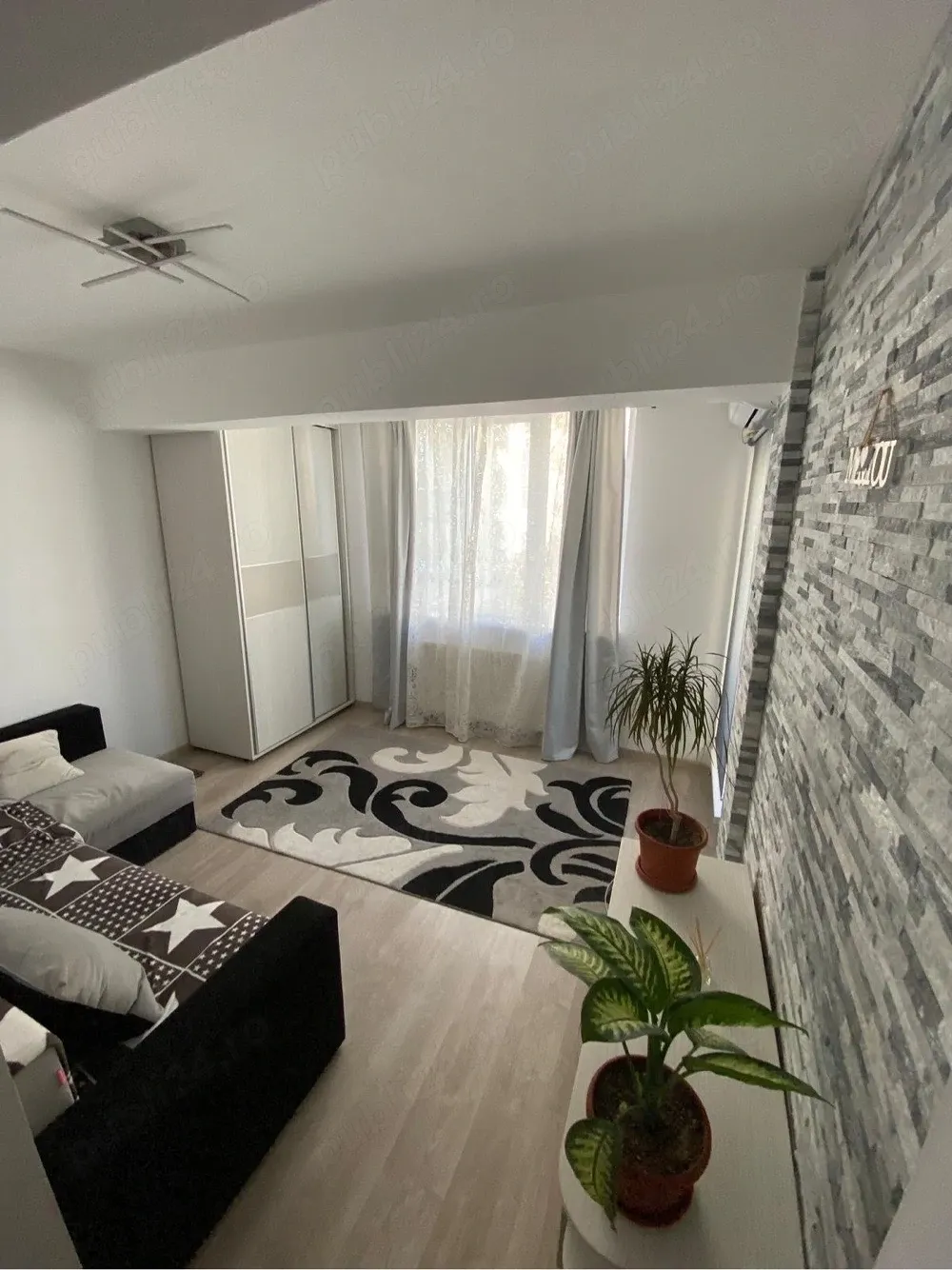 Închiriez apartament cu 2 camere - imagine 1