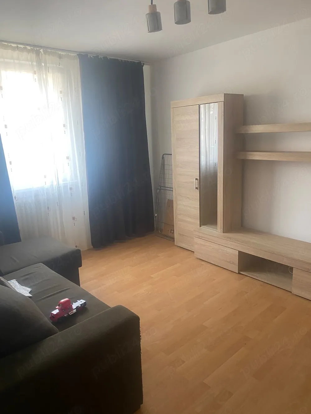 inchiriez 2 camere decomandat 55 mp Maratei