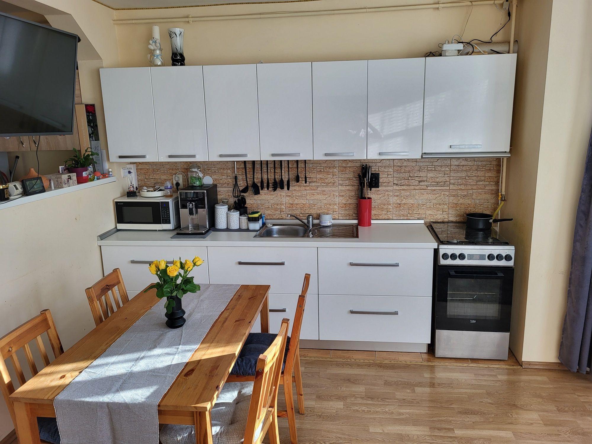 Vând apartament zona Tineretului