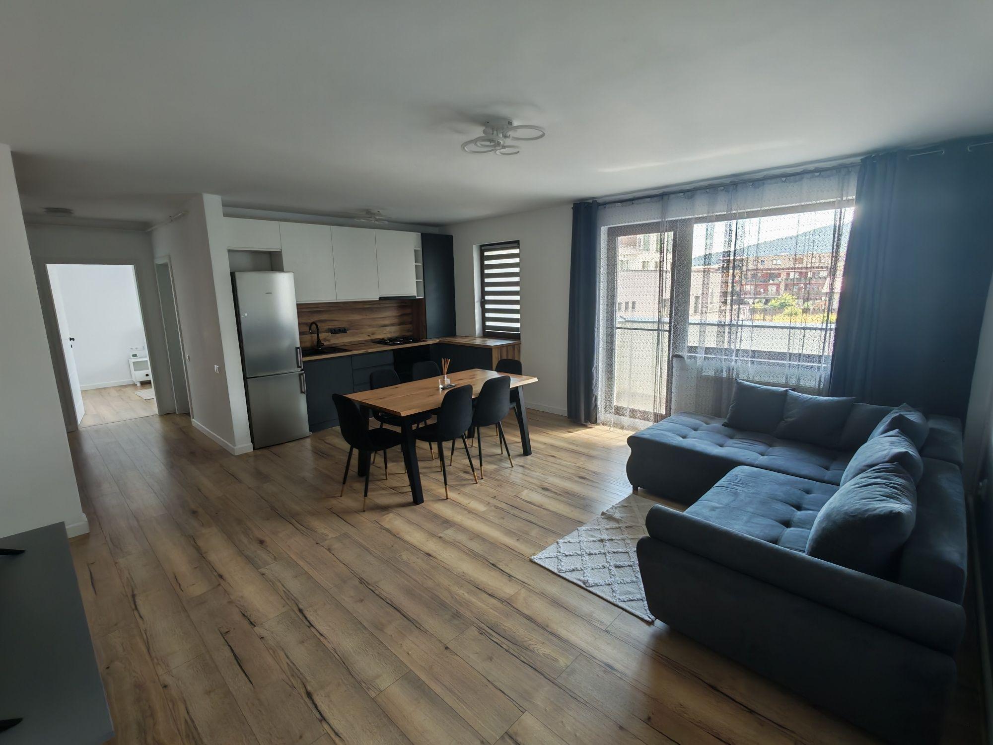Vând Ap 2 camere Str.Sub  Cetate,cu parcare subterană