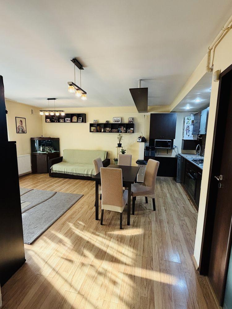 Apartamant 3 camere str.Tineretului