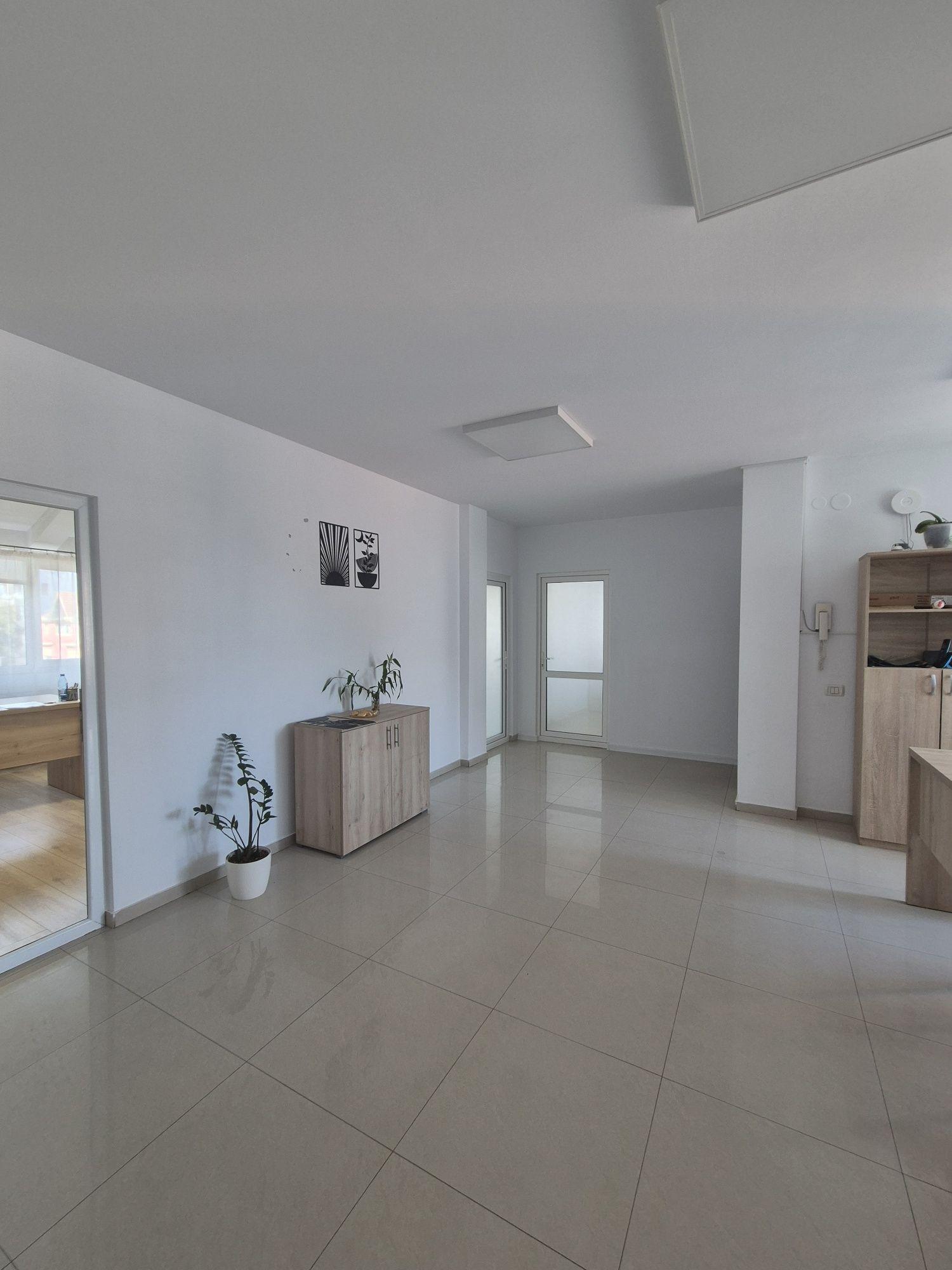 Spatiu central birouri cabinete - imagine 1