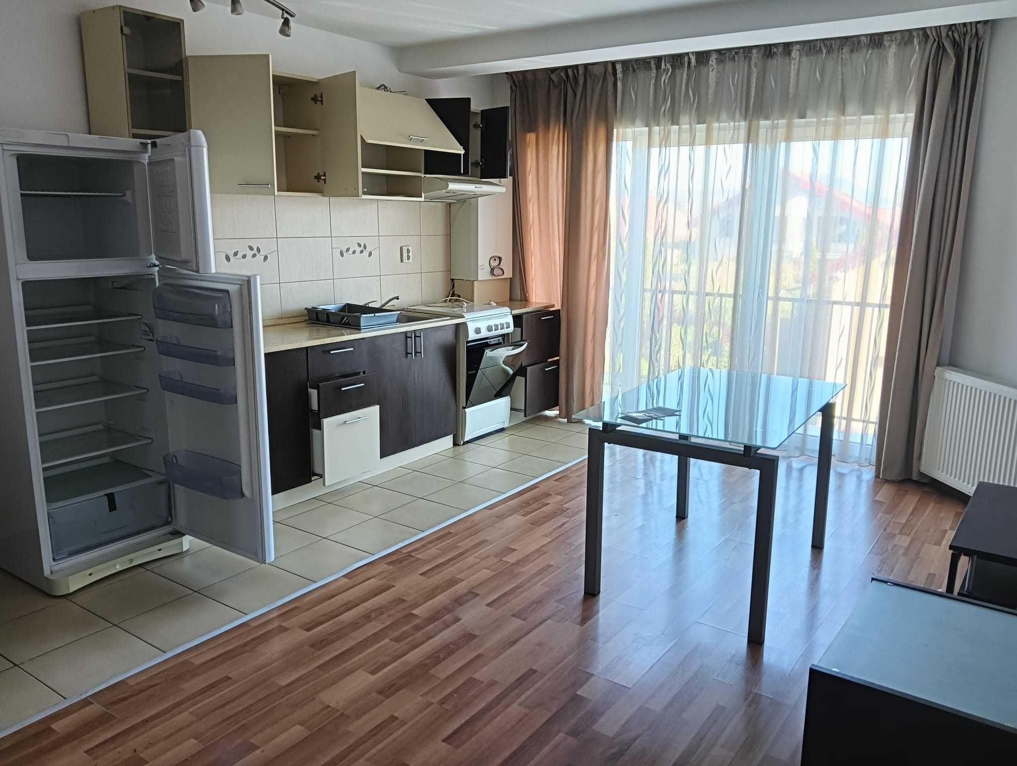 Închiriez apartament Florești