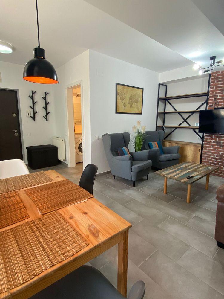Apartament de închiriat semidecomandat cu 2 camere 54 mp