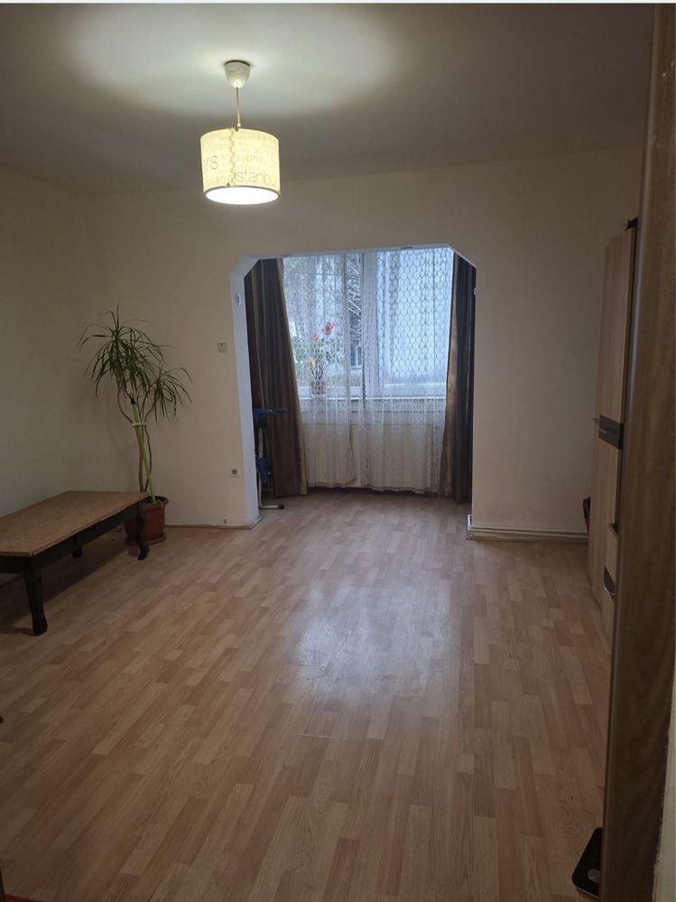Vând apartament cu 3 camere zona Dâmbu Pietros - imagine 1