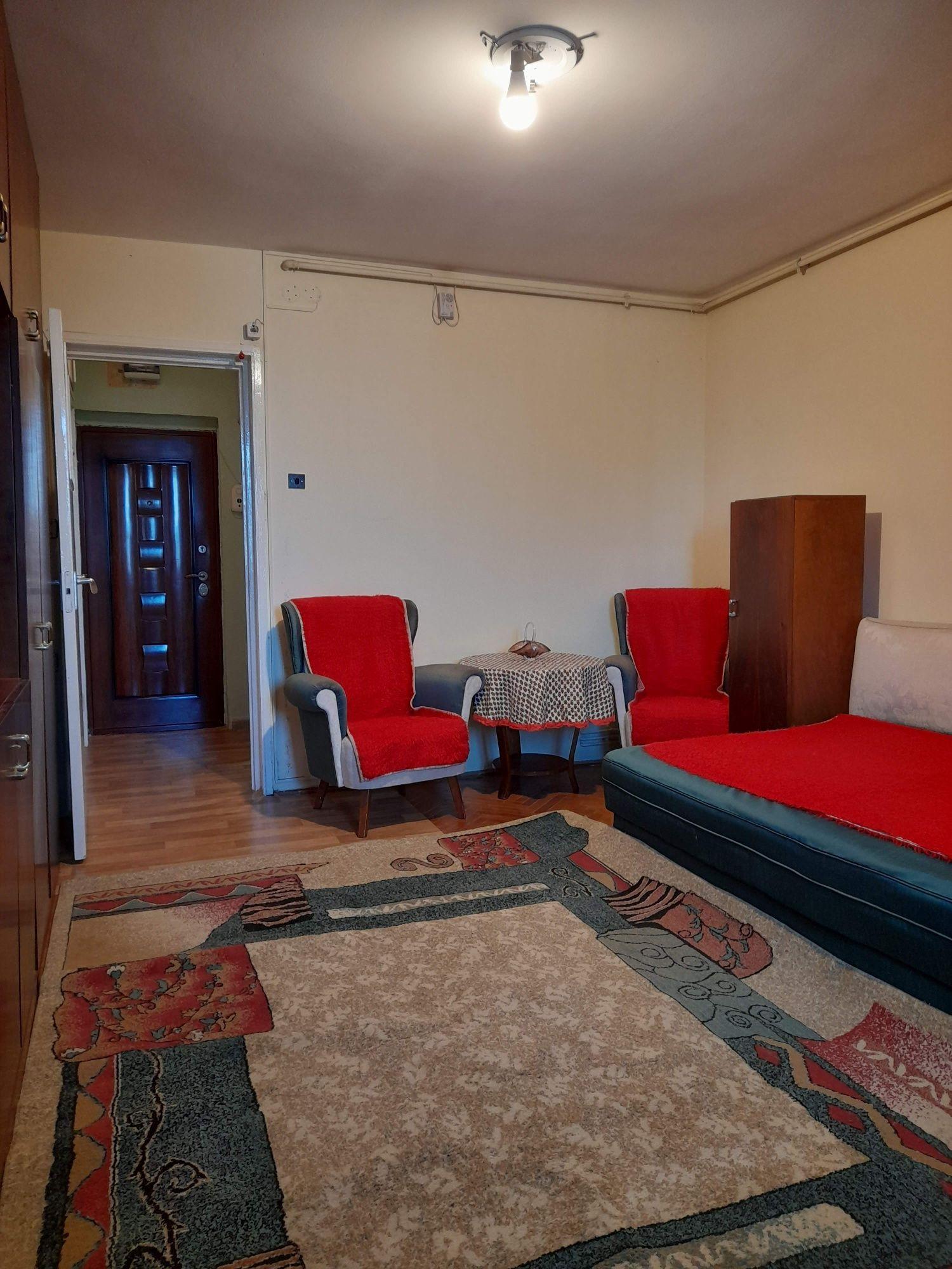 Garsoniera de închiriat, în Aleea Carpați.