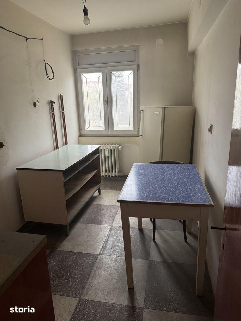 Vând apartament 2 camere B-dul Victoriei