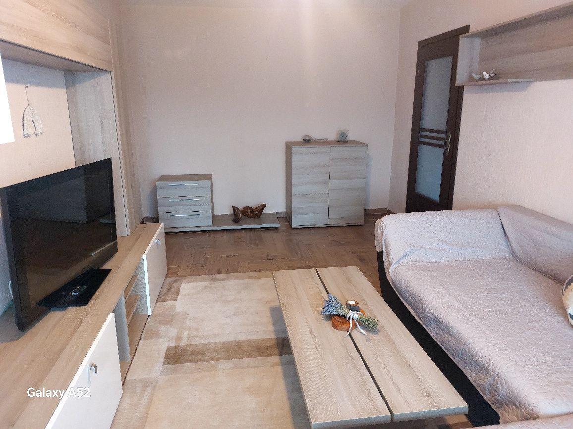 Vand apartament 2 camere semi-decomandat, 56mp utili, complet renovat și utilat – Mutare imediată! Intrare Racadau, zona Paraului,  Brașov