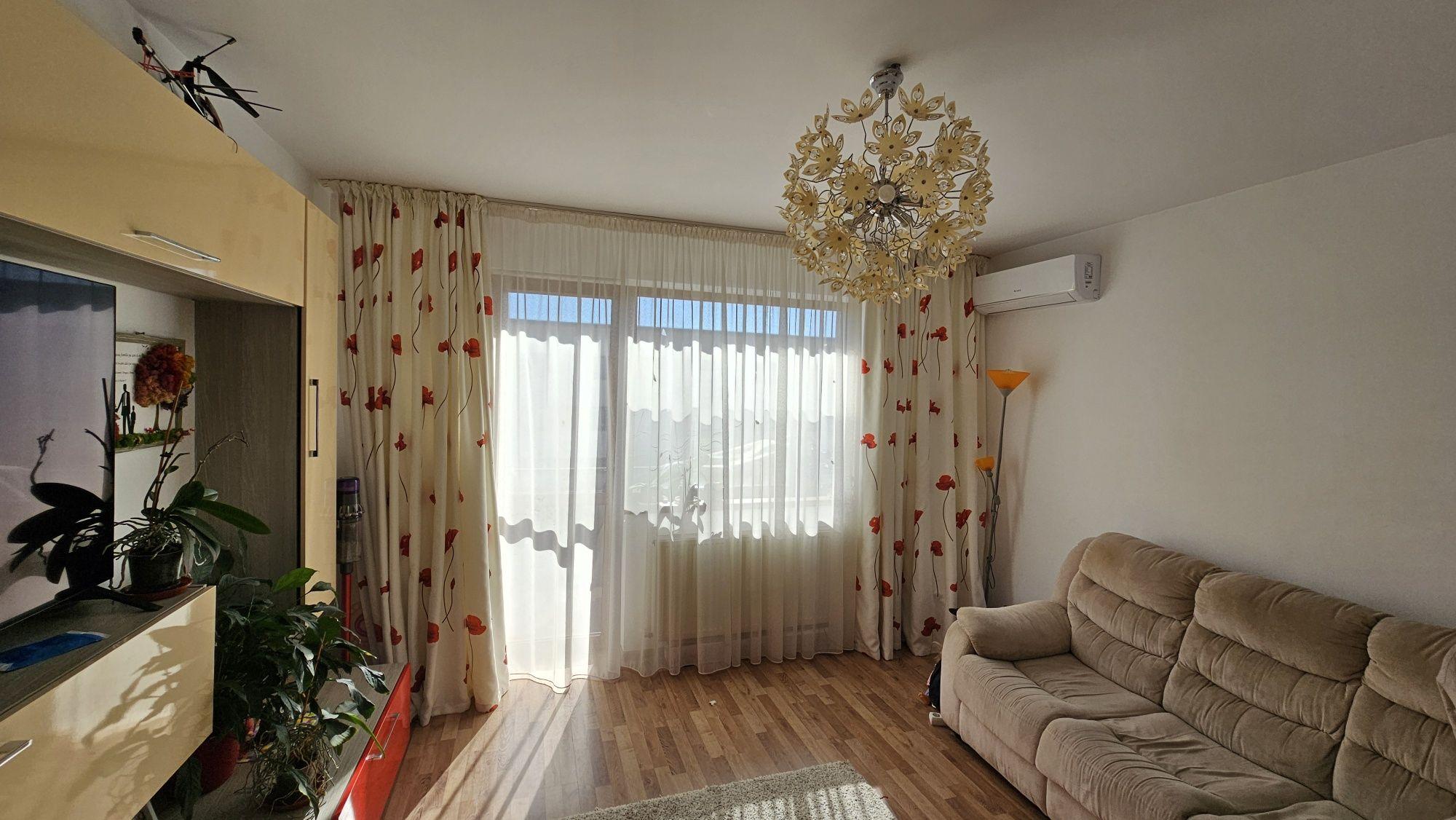 Apartament 3 camere de vânzare