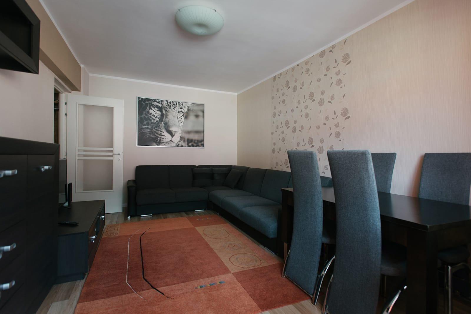 inchiriez apartament 2 camere Răcădău | Vedere pădure | Etaj 5/8 | Lift | Parcare | 450€