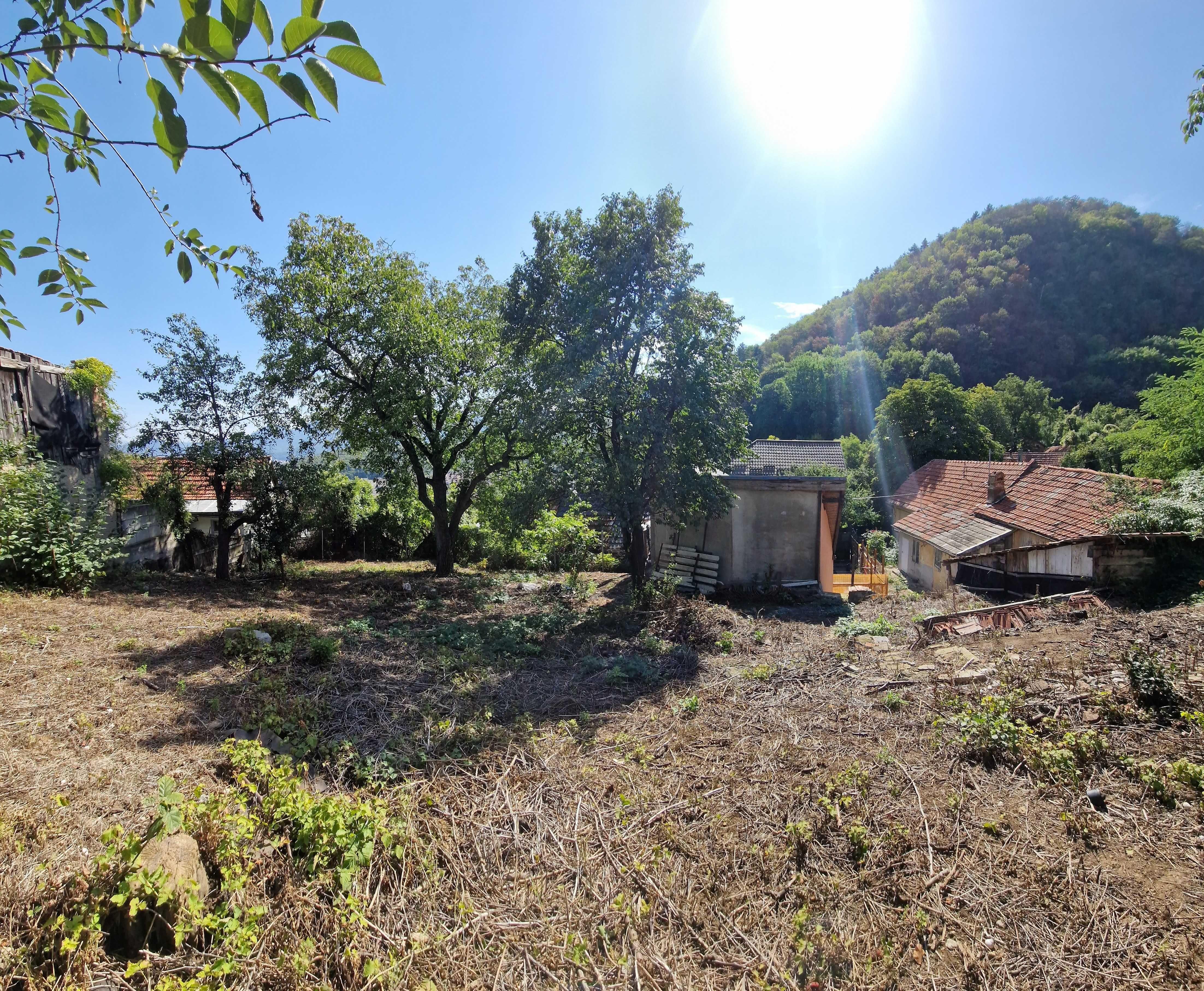 Teren CENTRAL în Brașov cu casă veche demolabilă, ideal construcție - imagine 1