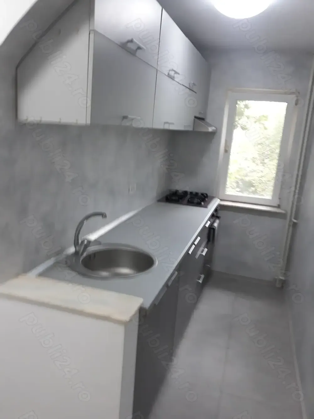 Inchiriez apartament