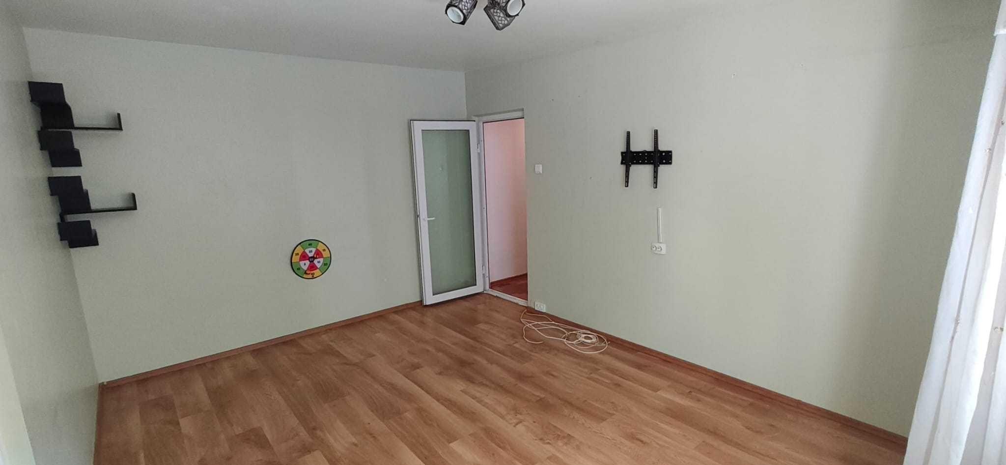 3 camere si parcare