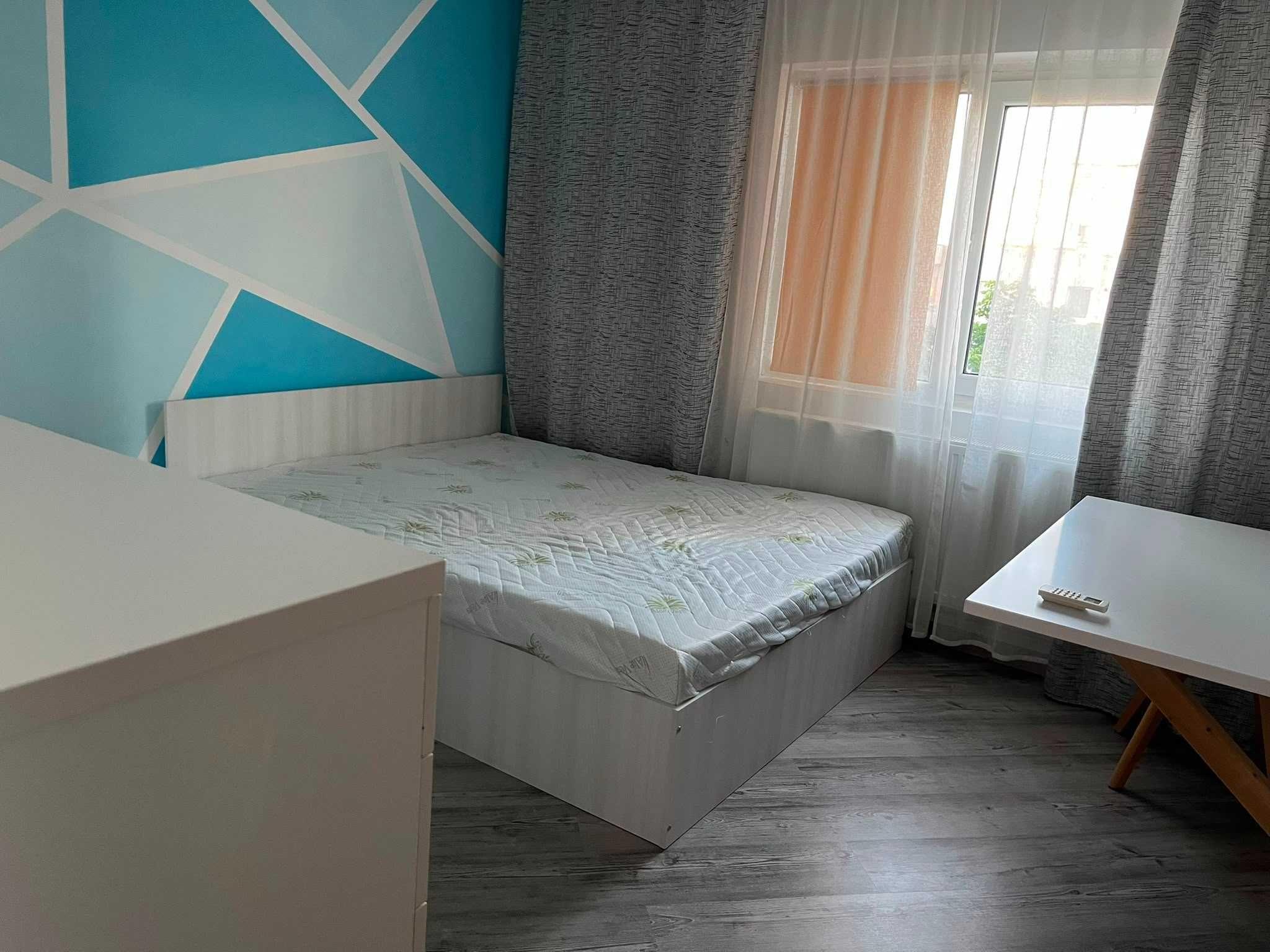Ofer spre inchiriere 2 camere decomandate Tomis 3