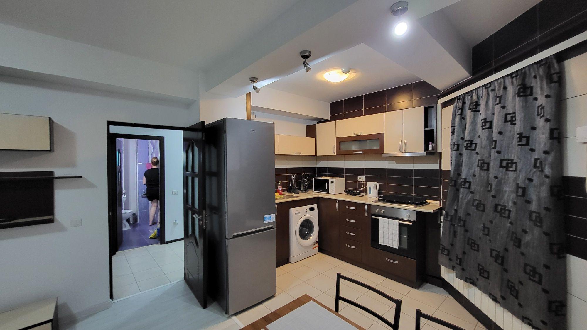 Inchiriez apartament.