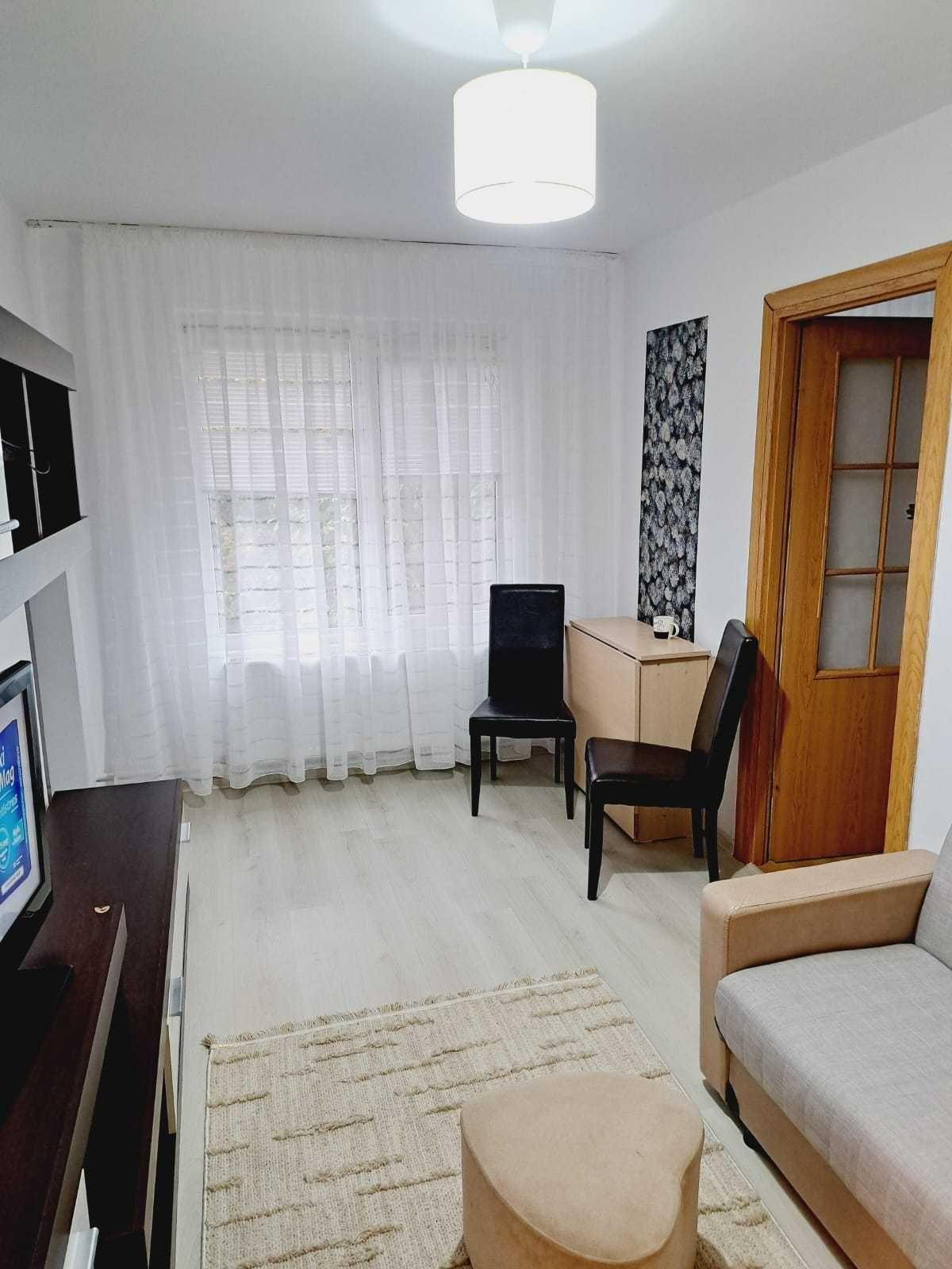 Apartament 3 camere (Semidecomandat)