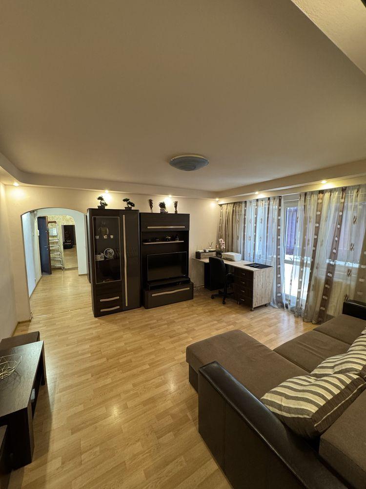 Închiriere apartament semidecomandat utilat.