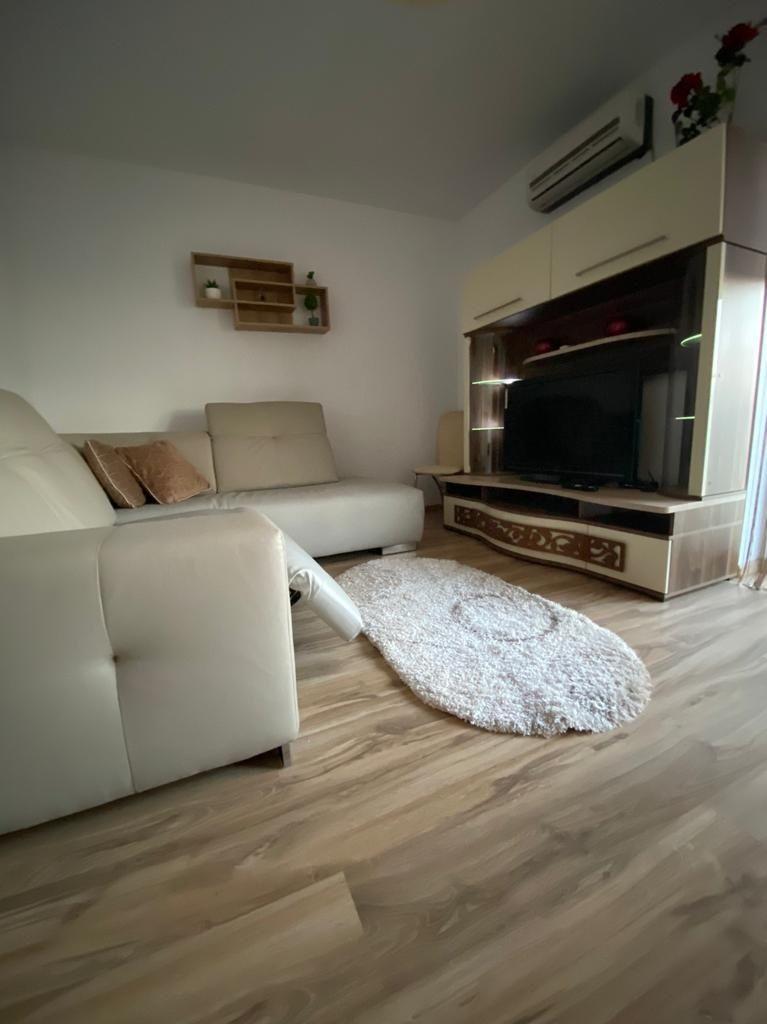 Apartament Prima Nufarul pta.,Nucetului,3 camere si parcare privata