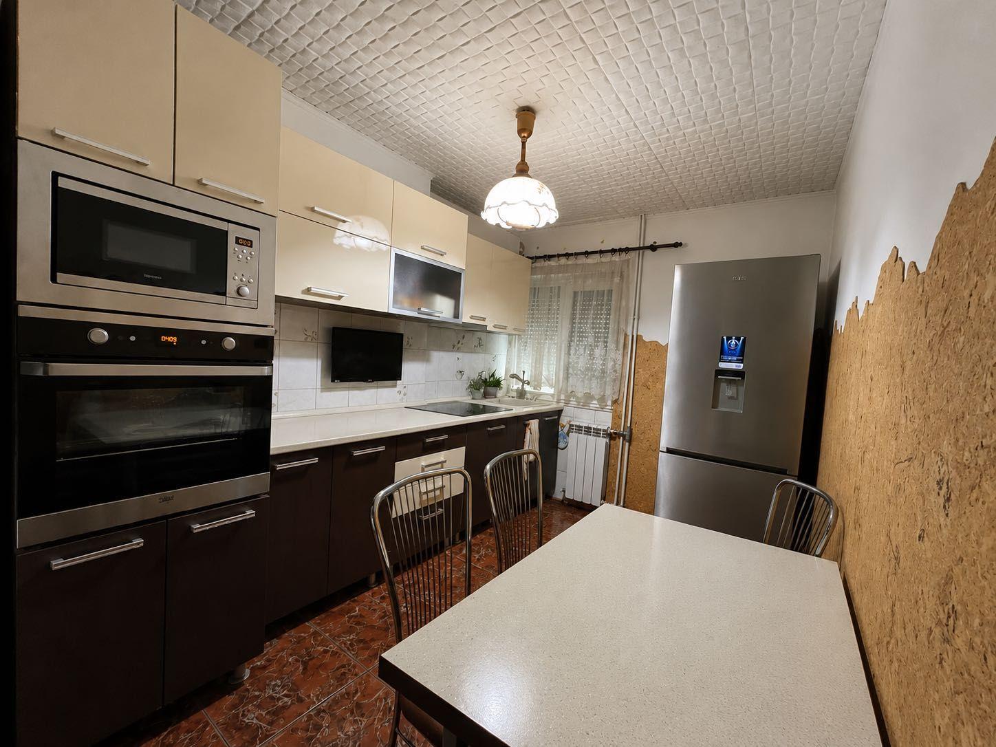 Apartament 3 camere de vânzare