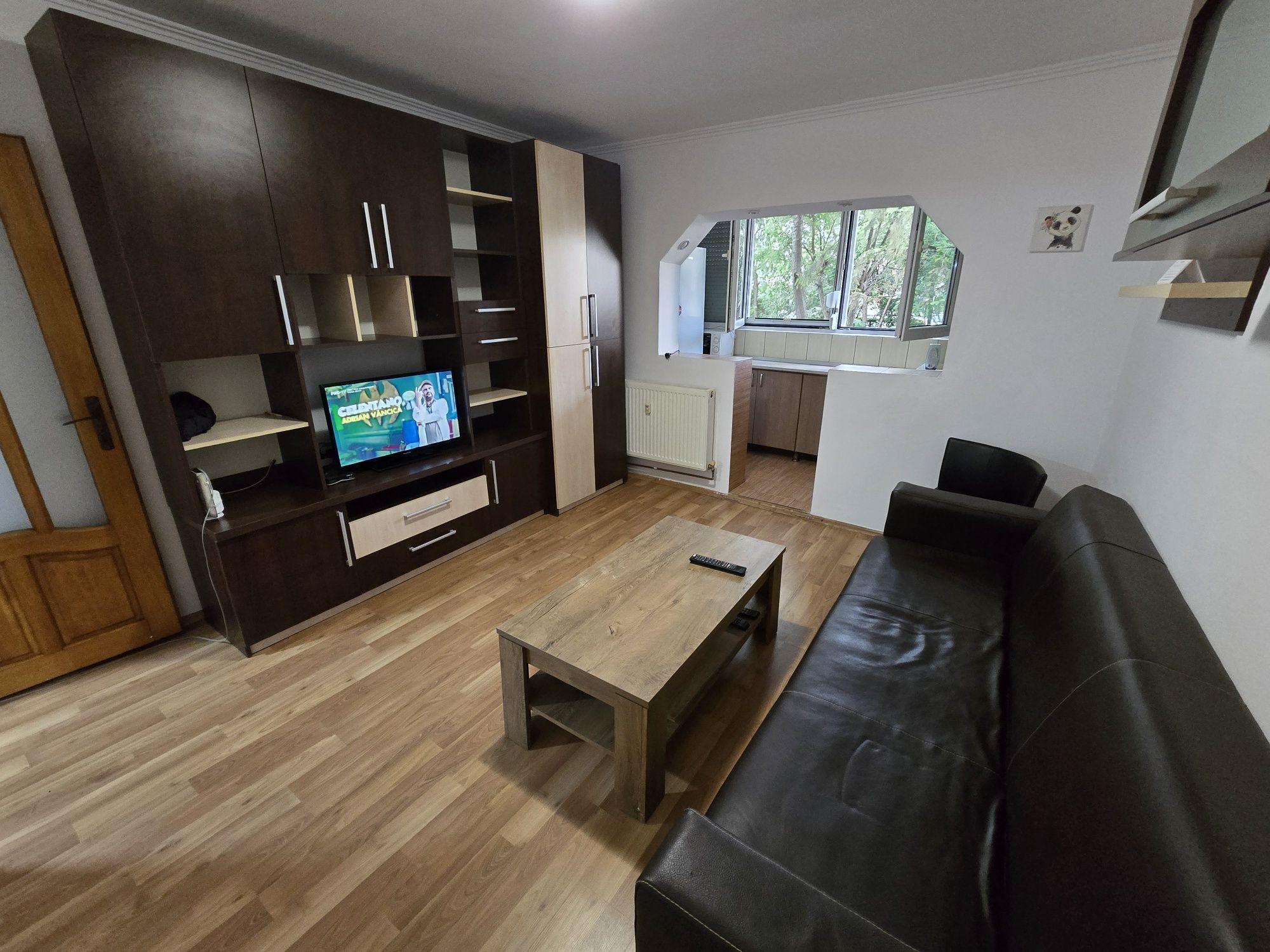 Chirie apartament 2 camere zona velenta la parter