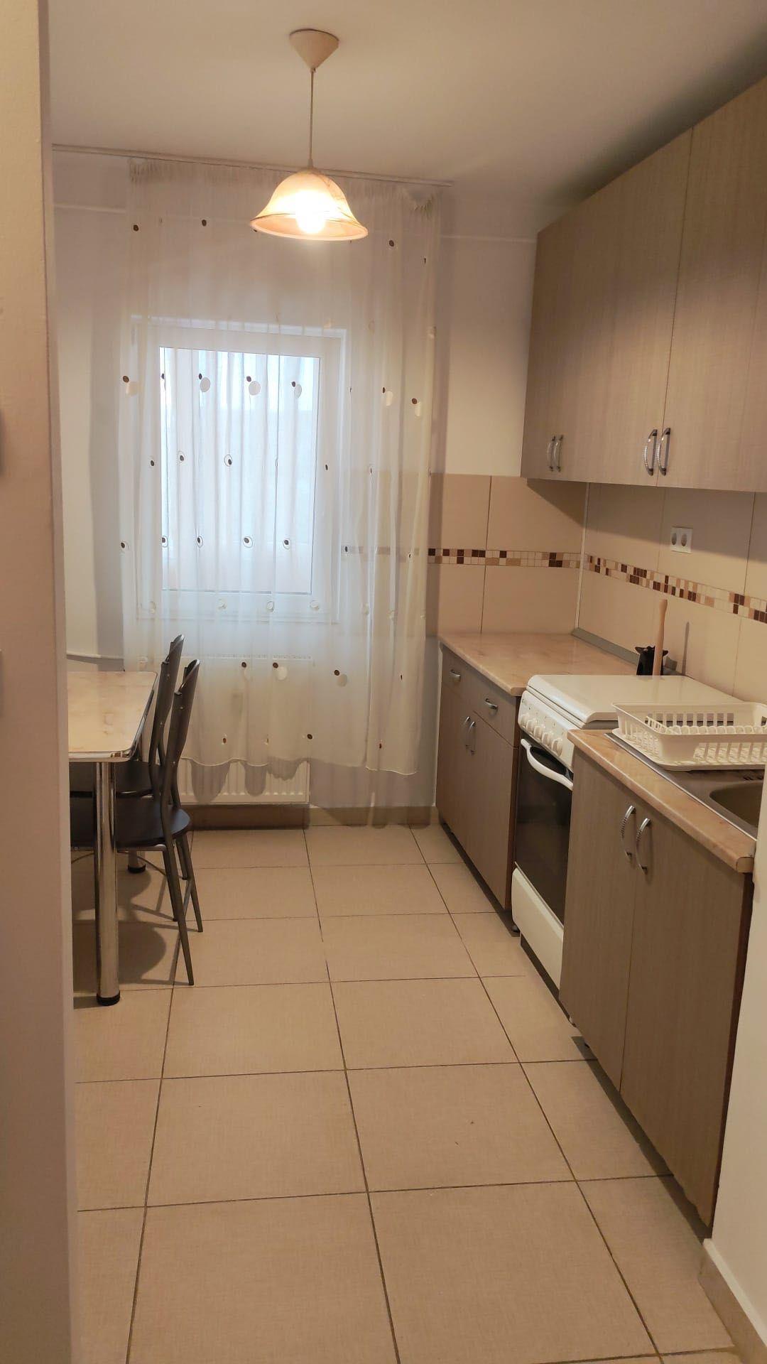 Dau în chirie apartament