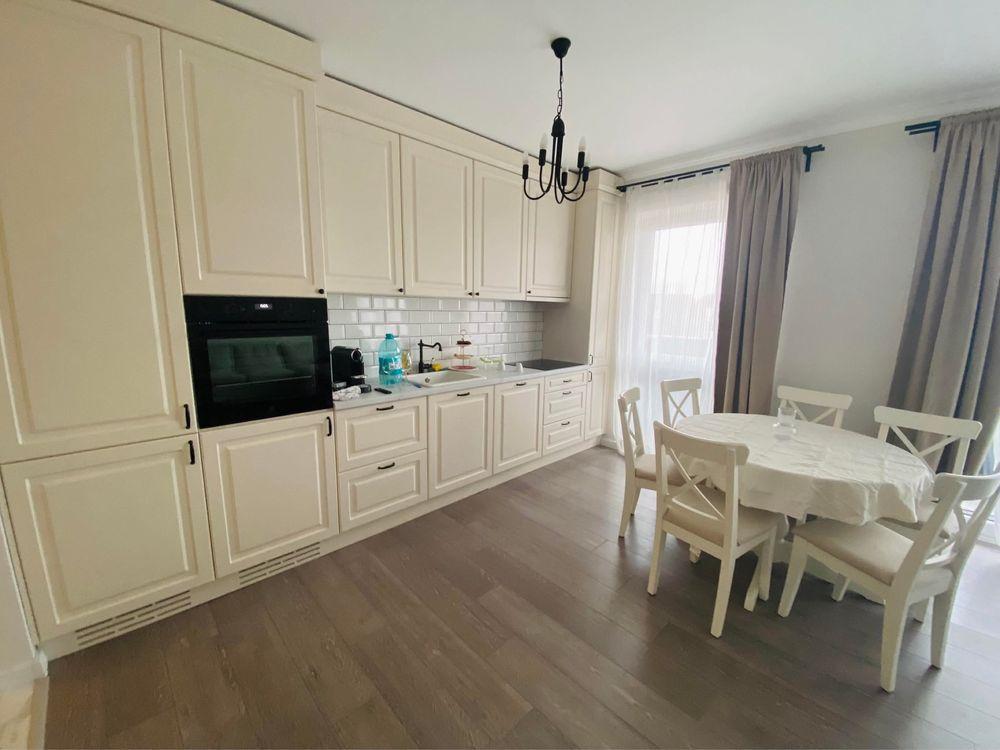 Inchiriez apartament prima universitatii, 2camere+living cu bucatarie open space, 2 bai