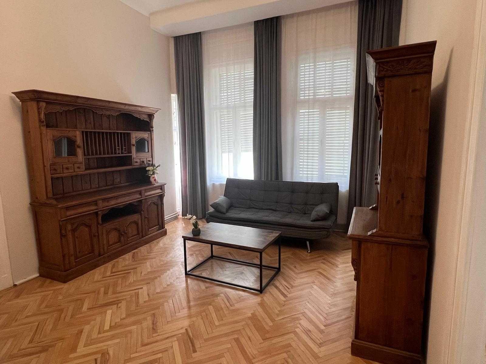 Închiriez apartament 4 camere în zona centrală, Oradea