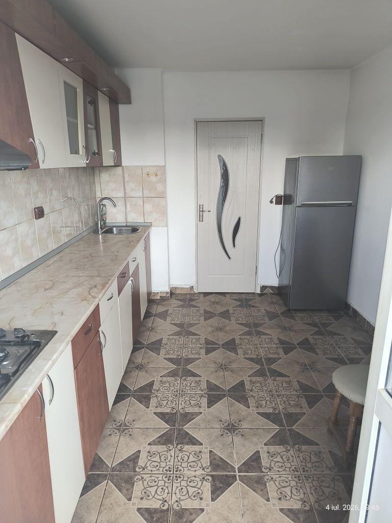 Închiriez apartament 2 camere decomandat Bulevardul București, complet utilat și mobilat. - imagine 1