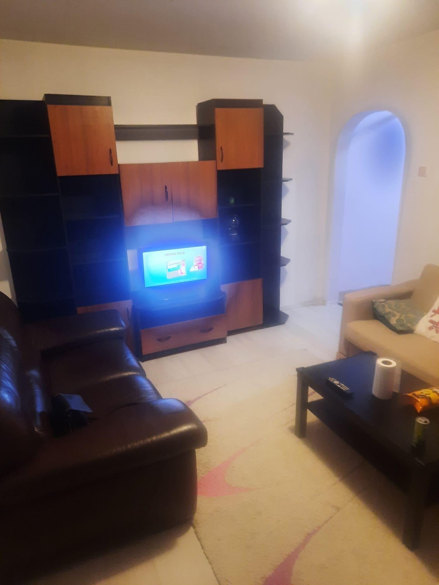 Închiriez apartament 2 camere  zona Nord Castor. - imagine 1