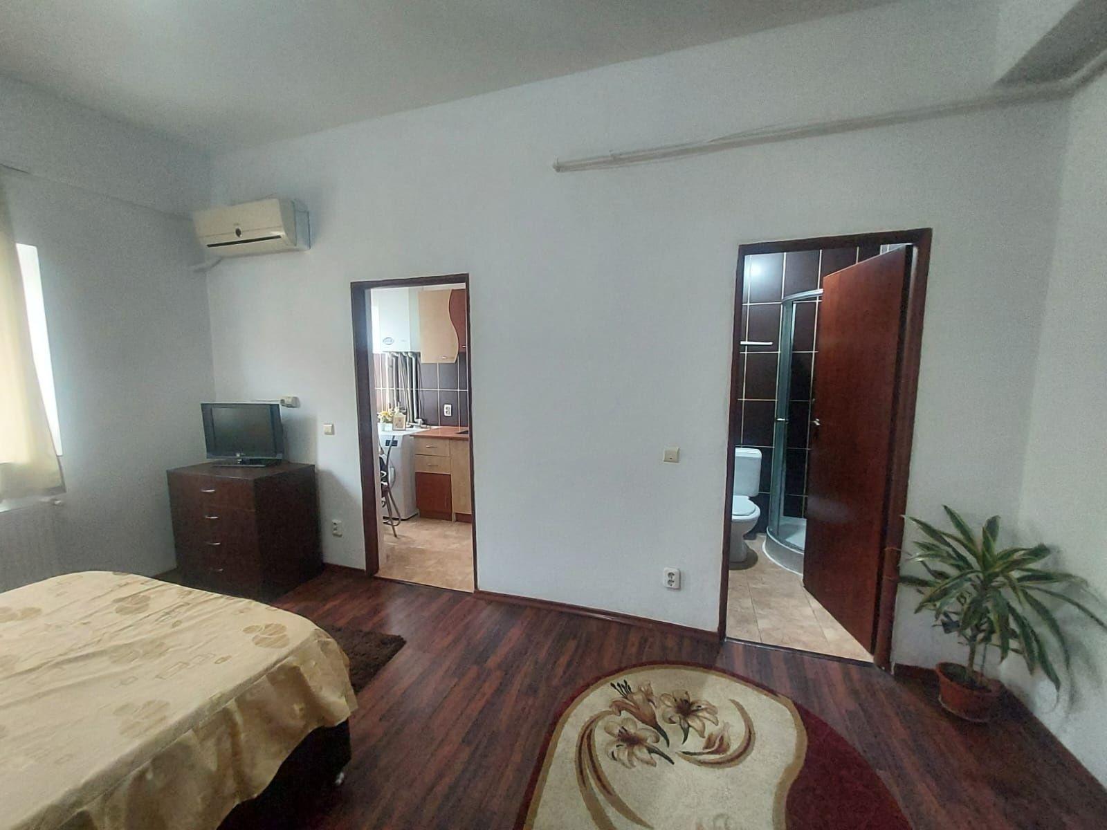 Direct proprietar – Închiriez garsonieră spațioasă, complet mobilată și utilată – zona Șoseaua Fundeni, Sector 2