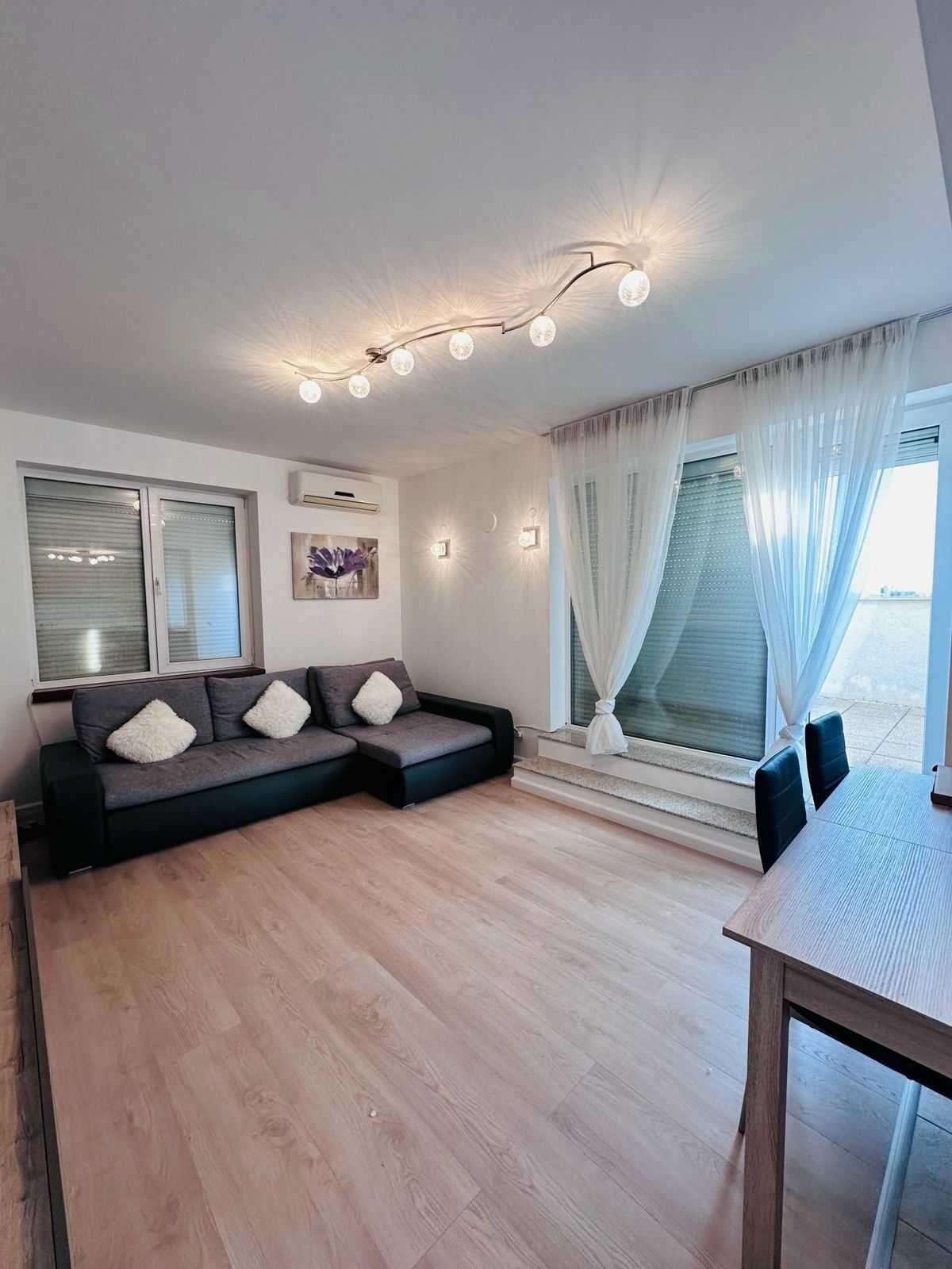 Închiriez apartament 2 camere tip Penthouse + loc de parcare – Complex Rose Garden, Obor