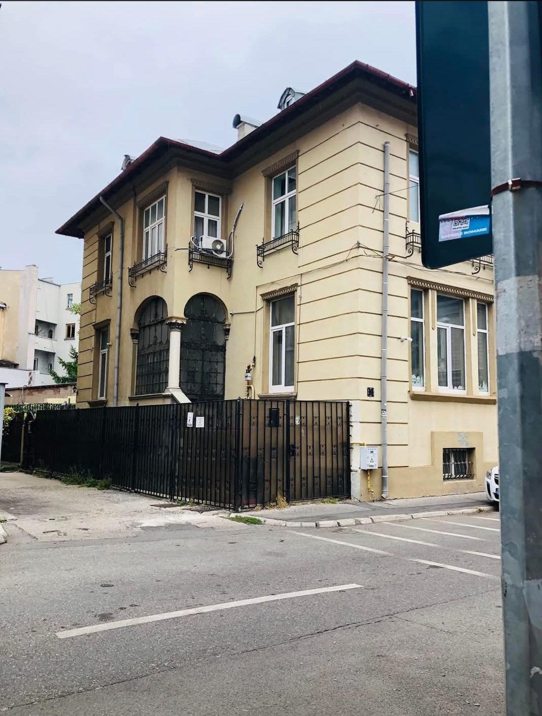 Proprietar vând  apartament 5 camere în vilă Batiște 175 mp lux - imagine 1