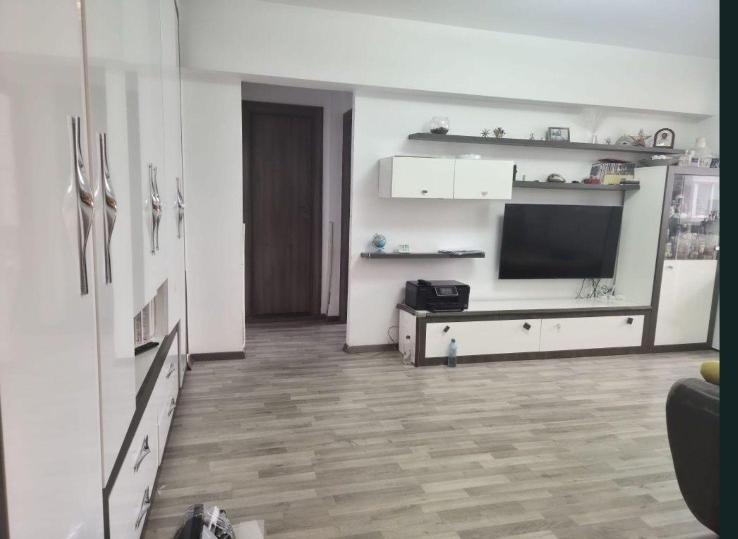 Proprietar, vand ap. 2Camere Stradal cu vedere pe spate, Orientare Sud