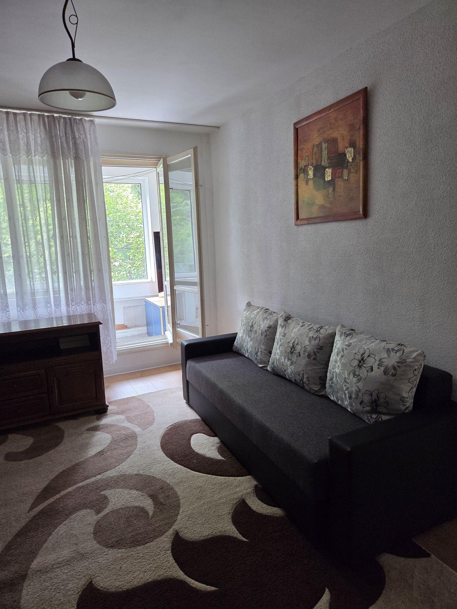 Închiriez apartament