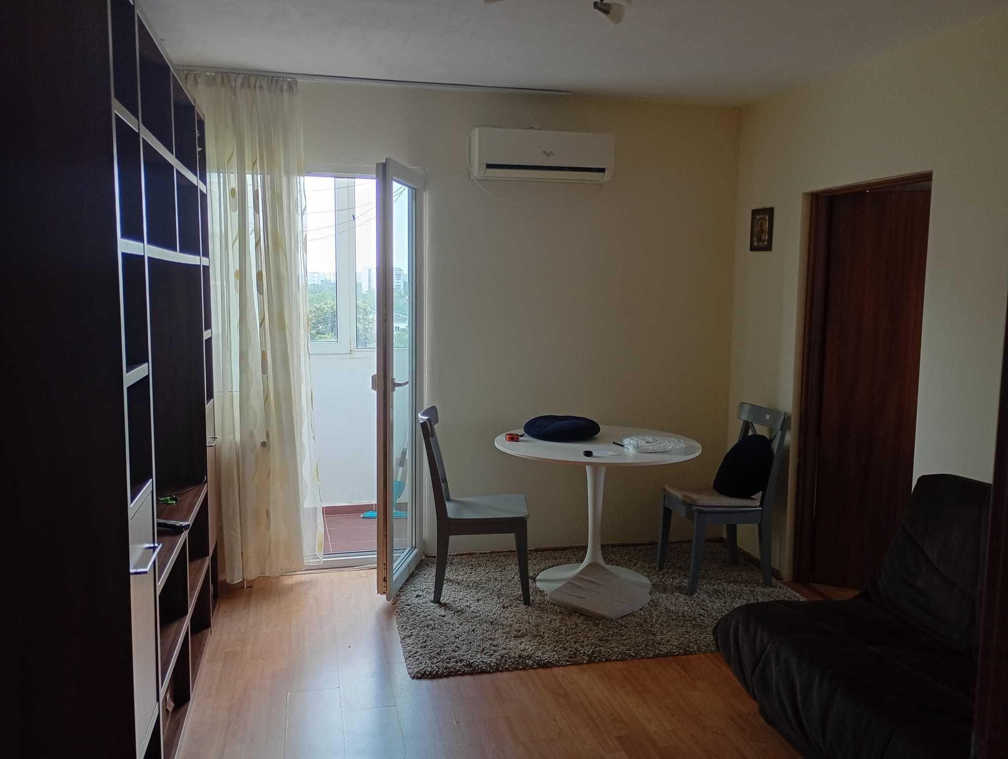 zona Dristor ,proprietar, 2 cam semi, 9/10 mobilat, cu toate utilitatile, tv, ac, ms, frigider, liber 350 euro, 1+1, tel: 0762609292